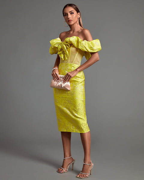 Sleeveless Midi Bodycon Dress with Pleats and Open Back for an Elegant Look