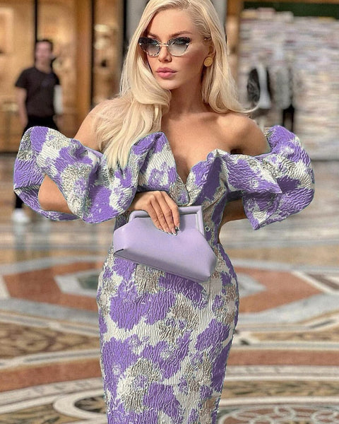 Off-shoulder long dress with pleats and a fitted style to accentuate your figure