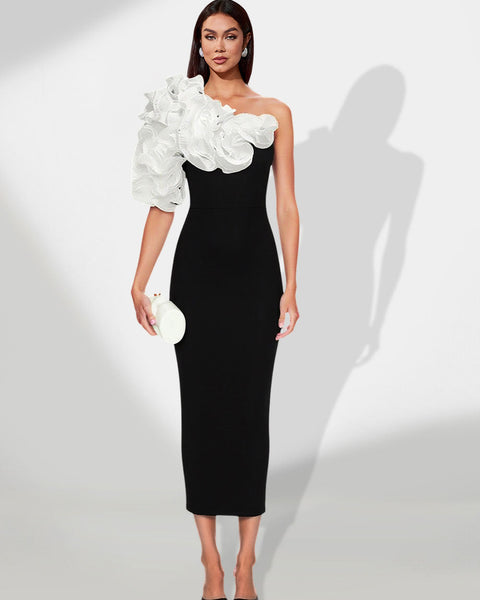 Fitted dress with ruffled sleeve in contrasting color