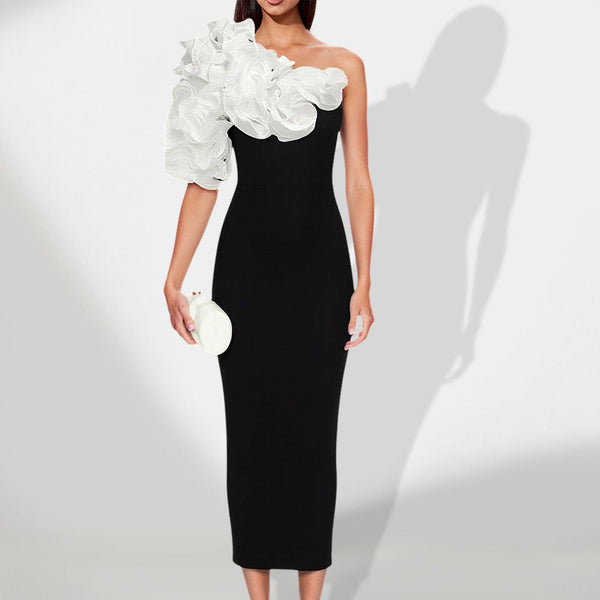 Fitted dress with ruffled sleeve in contrasting color