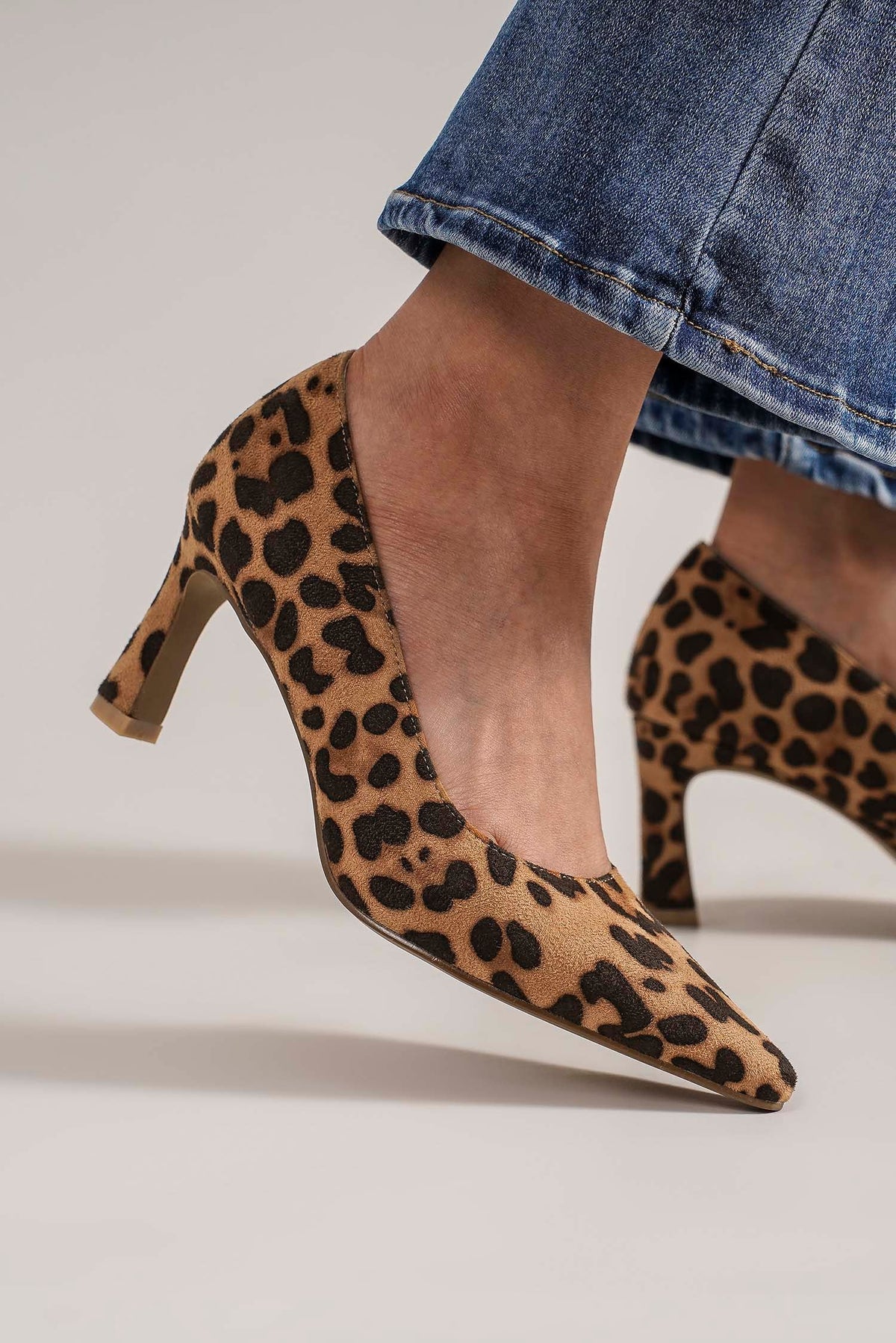 Cove Montclair — Beast Fashion Faux Suede Leopard Point Toe Pumps Leopard Fashion Footwear, alternate view 7