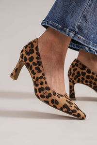Cove Montclair — Beast Fashion Faux Suede Leopard Point Toe Pumps Leopard Fashion Footwear, alternate view 7