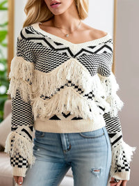 Perrin Bellamy — Geometric Fringe Detail V-Neck Sweater