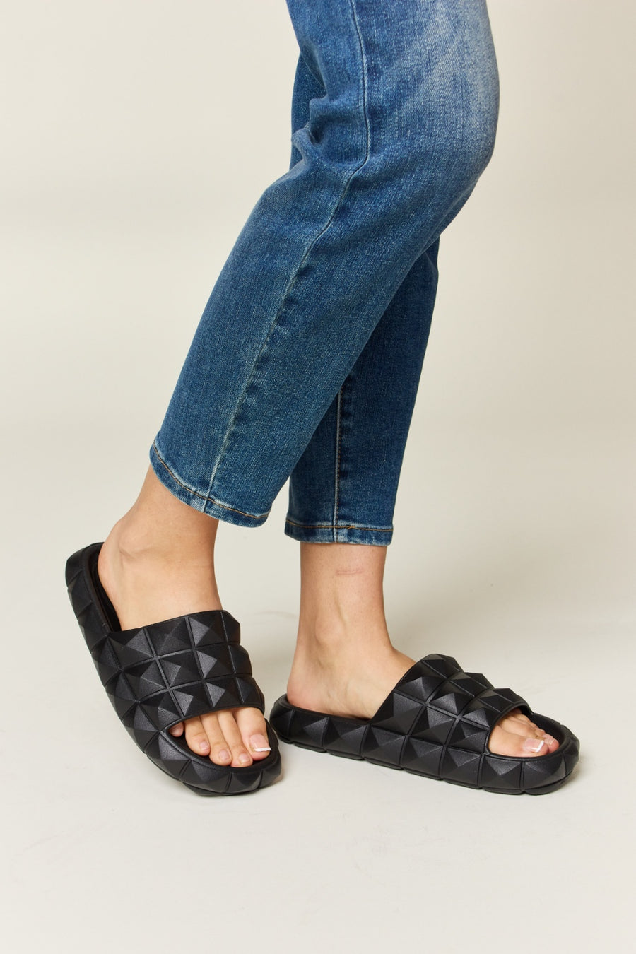 Jules Laurent — WILD DIVA Pyramid Stud Toe Band Footbed Sandals Black Fashion Footwear