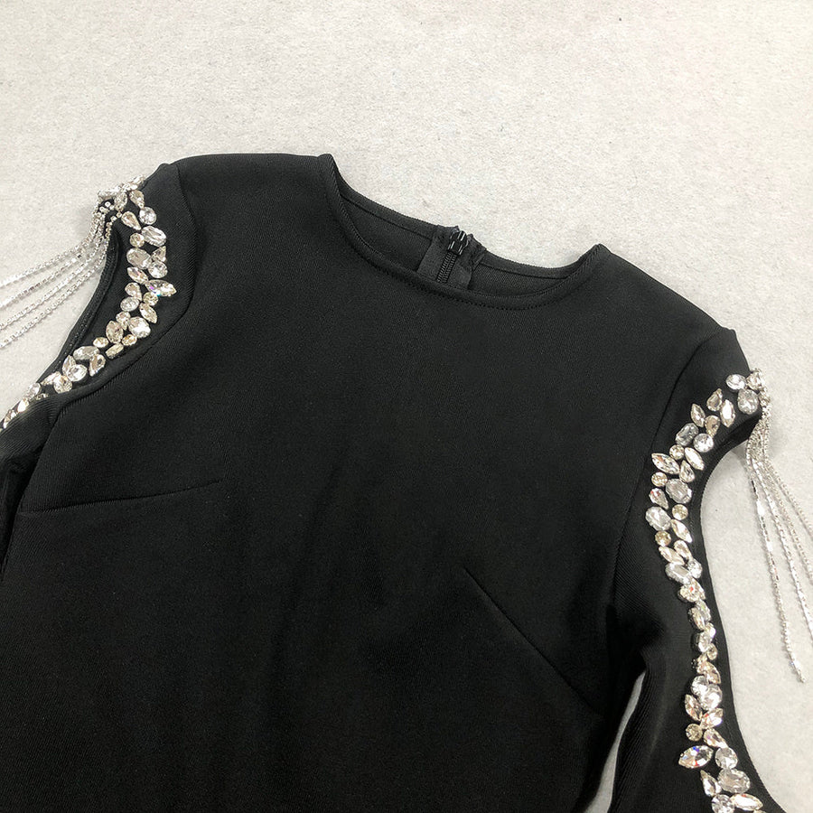 Bandage-Kleid mit Kristallen, Quasten und Cutouts an den Ärmeln