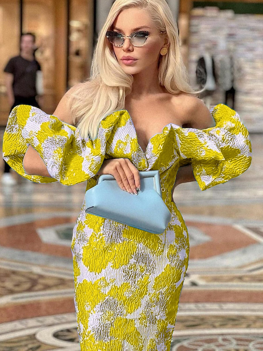 Off-shoulder long dress with pleats and a fitted style to accentuate your figure