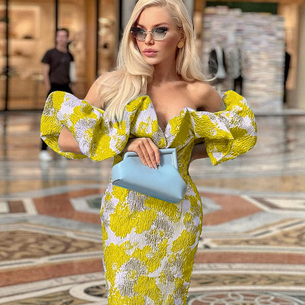 Off-shoulder long dress with pleats and a fitted style to accentuate your figure
