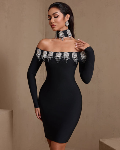 Verbandskleid mit Kristallverzierung und Choker