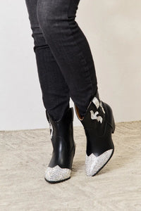 Paris Allegra — East Lion Corp Rhinestone Pointed Boots Black Fashion Footwear
