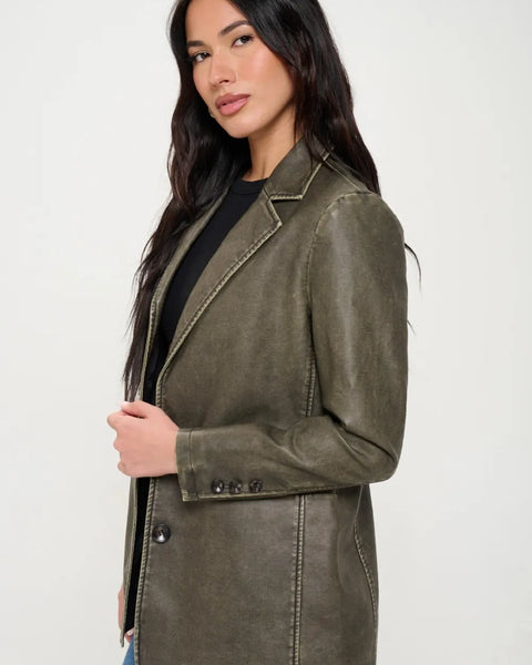 241dc6b2-41ea-41e0-a598-b3db5d4c9245-Max