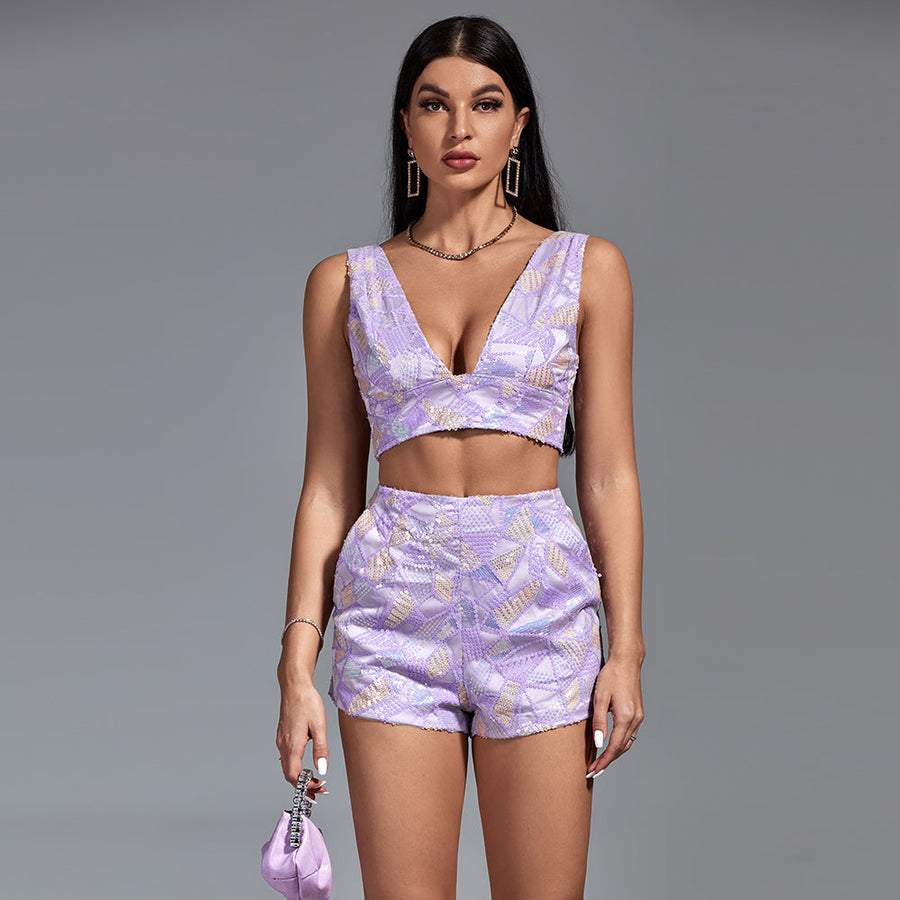 V-neck sequin fitted ensemble for a sparkling look