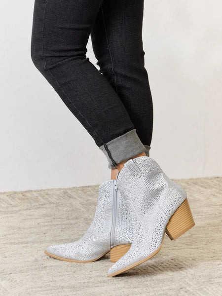 2ae28473754241b48a58863eddaddbf0-Max