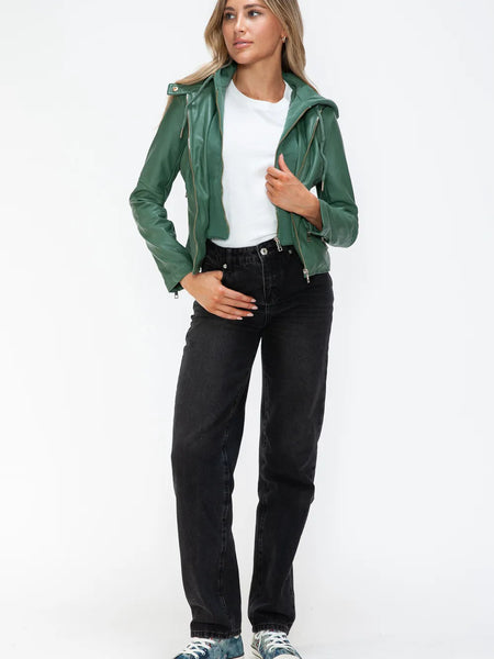 2d253b01-f956-46ff-8017-1f318cce4e18-Max