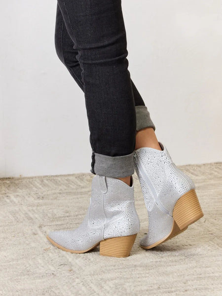 37eef799fb844eb4ae9bd3b4b7cd6a50-Max