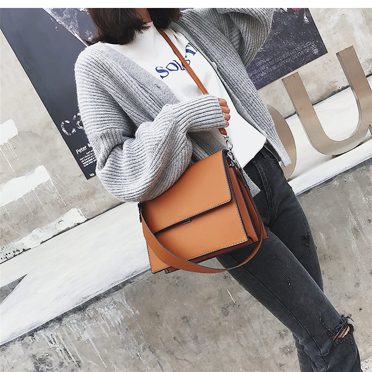 Wide Shoulder Bag Contrast Small Square Bag