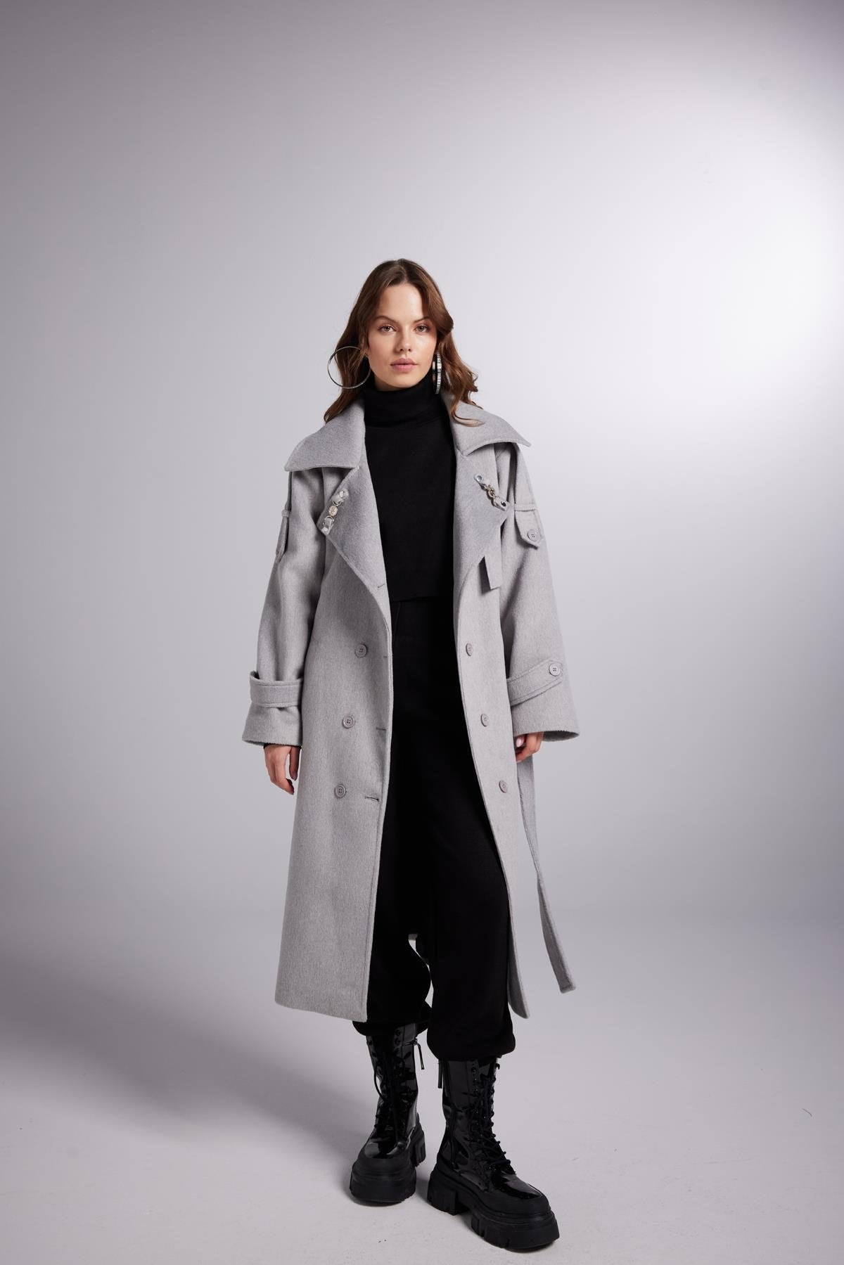 Zinnia Rivière — Accessorized Wool Blended Cashmere Maxi Woody Grey Coat, alternate view 3