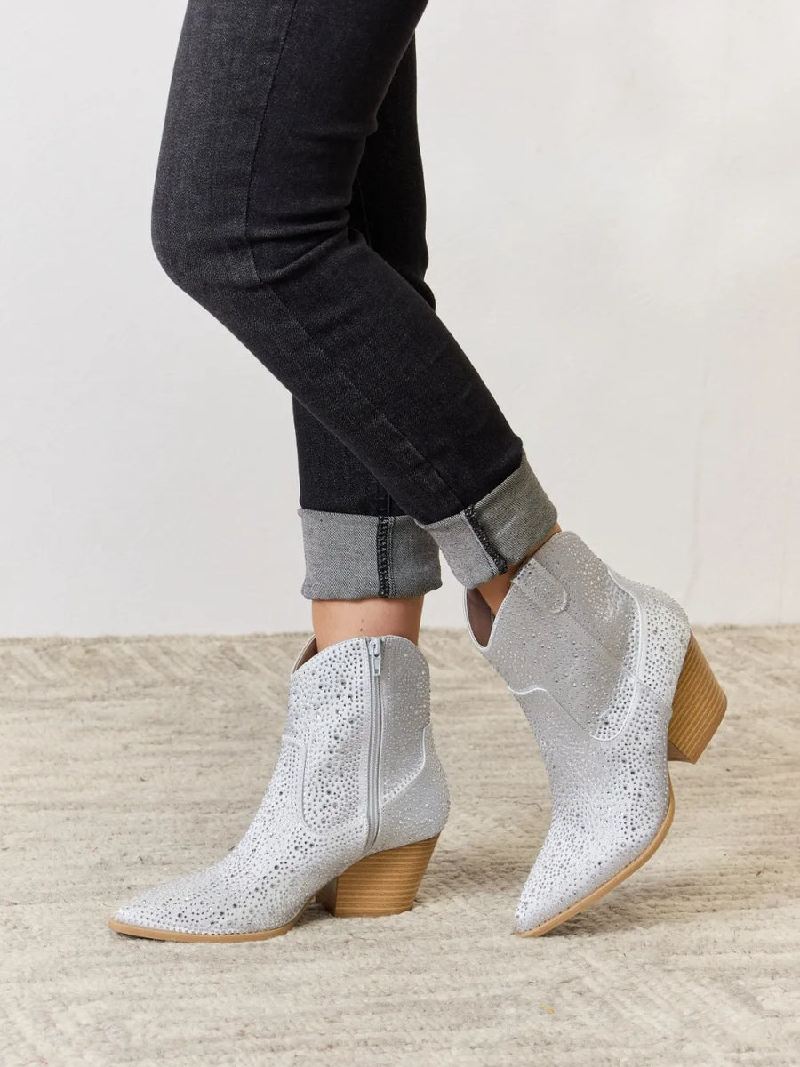 6ec1dd91f08b44d88a7030884a5f0ebd-Max