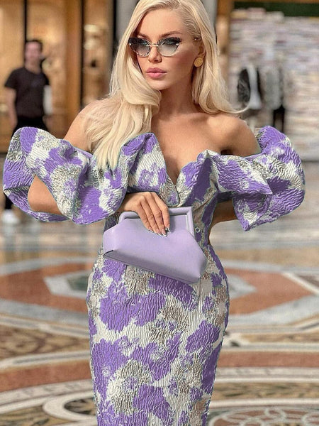 Off-shoulder long dress with pleats and a fitted style to accentuate your figure