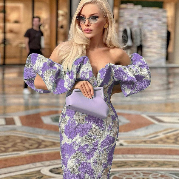 Off-shoulder long dress with pleats and a fitted style to accentuate your figure