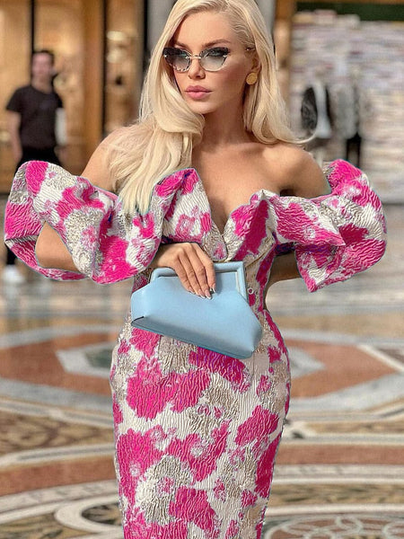 Off-shoulder long dress with pleats and a fitted style to accentuate your figure