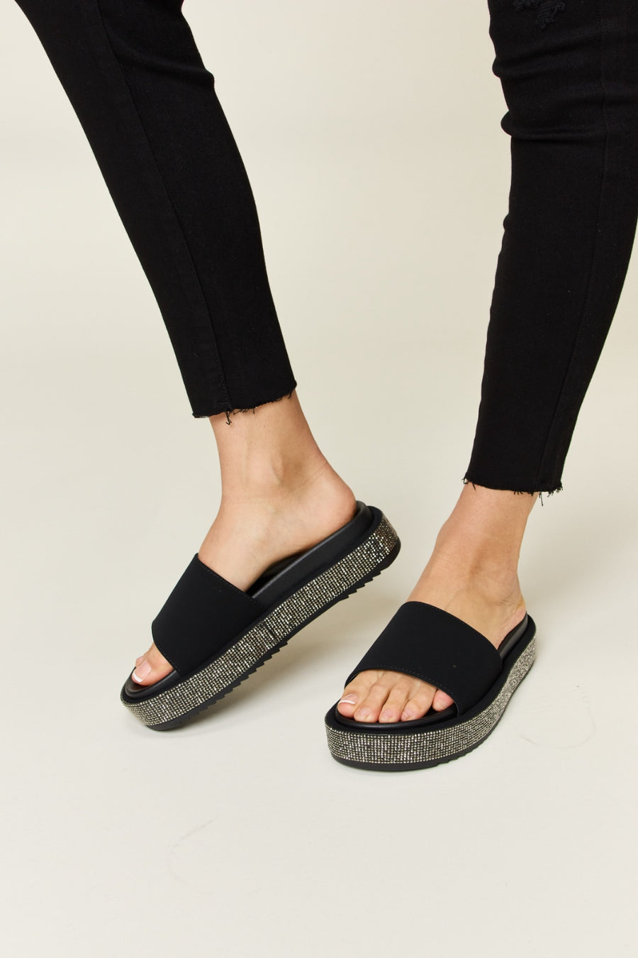 Monroe Beaumont — Forever Link Open Toe Rhinestone Platform Sandals Black Fashion Footwear