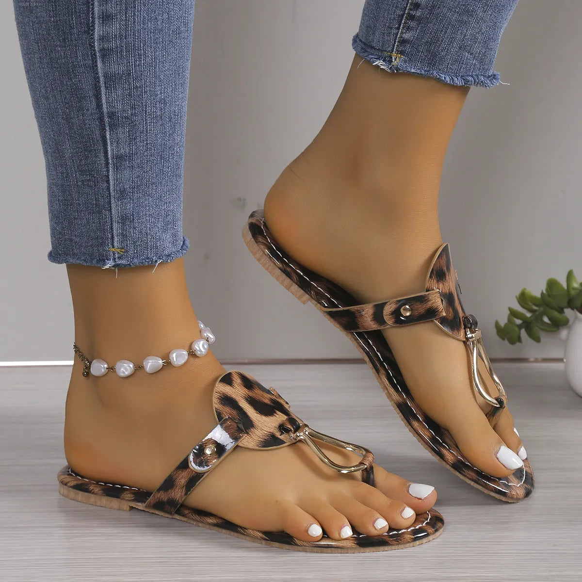 Monroe Bellini — Leopard Toe Post Flats Sandals Leopard Print Fashion Footwear, alternate view 3