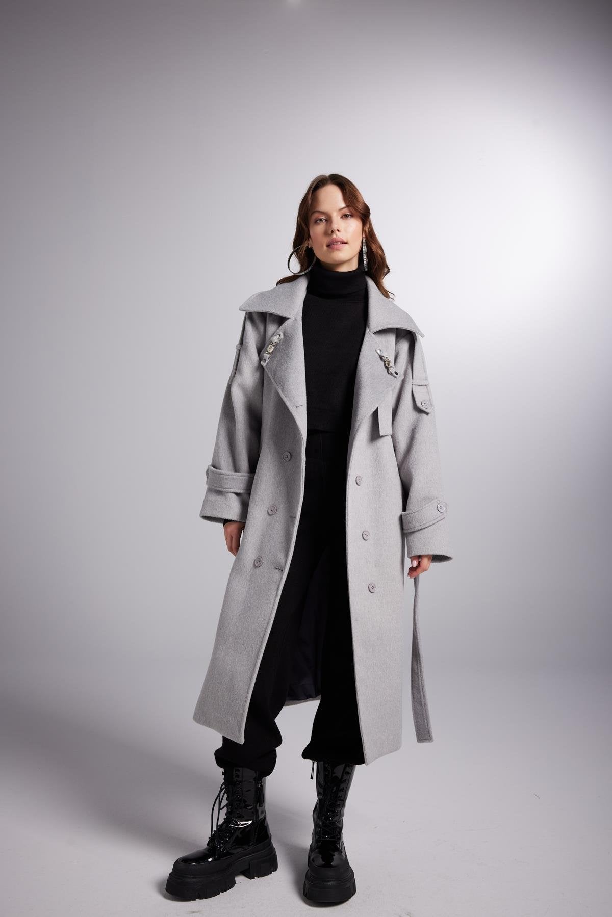 Zinnia Rivière — Accessorized Wool Blended Cashmere Maxi Woody Grey Coat, alternate view 5