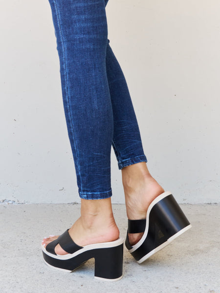 Weeboo Cherish The Moments Contrast Platform Sandals in Black - Opulent Empire