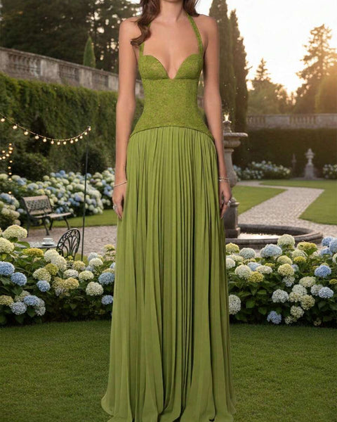 Tief ausgeschnittenes, trägerloses plissiertes Maxikleid