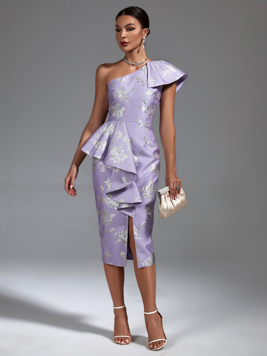 Mid-length fitted dress with slanted ribbing and shoulder slit