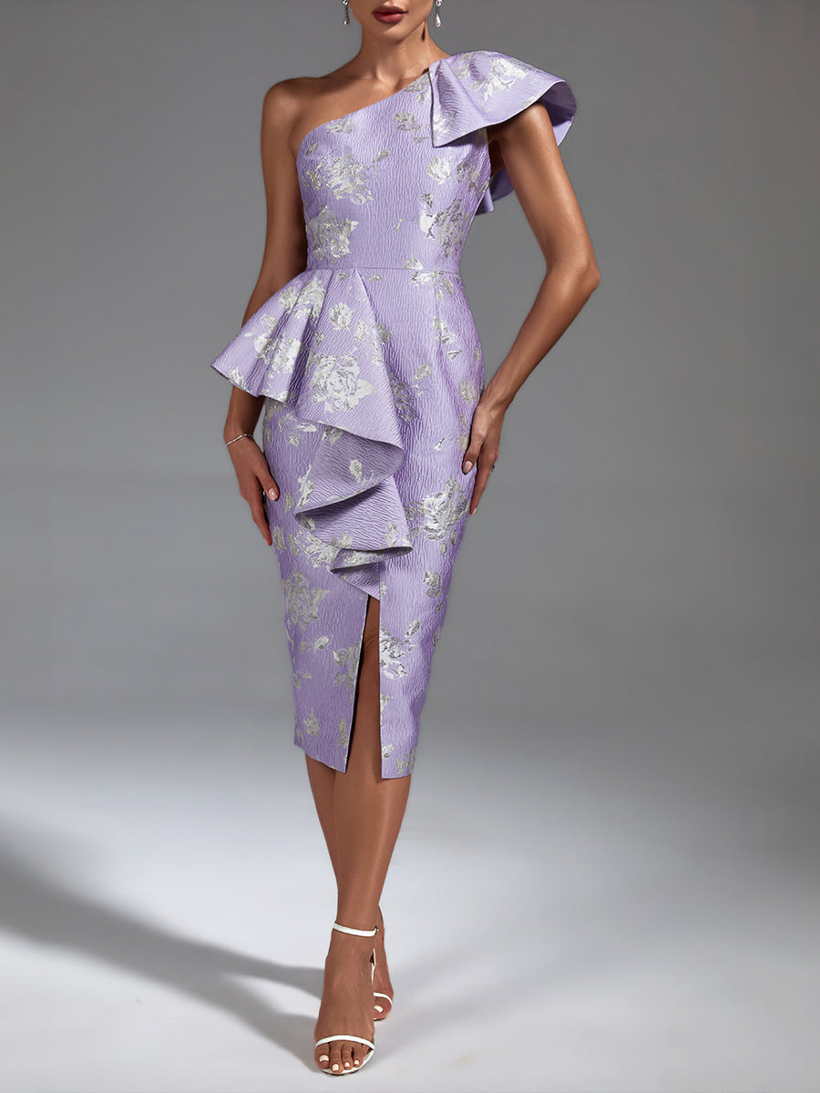 Mid-length fitted dress with slanted ribbing and shoulder slit