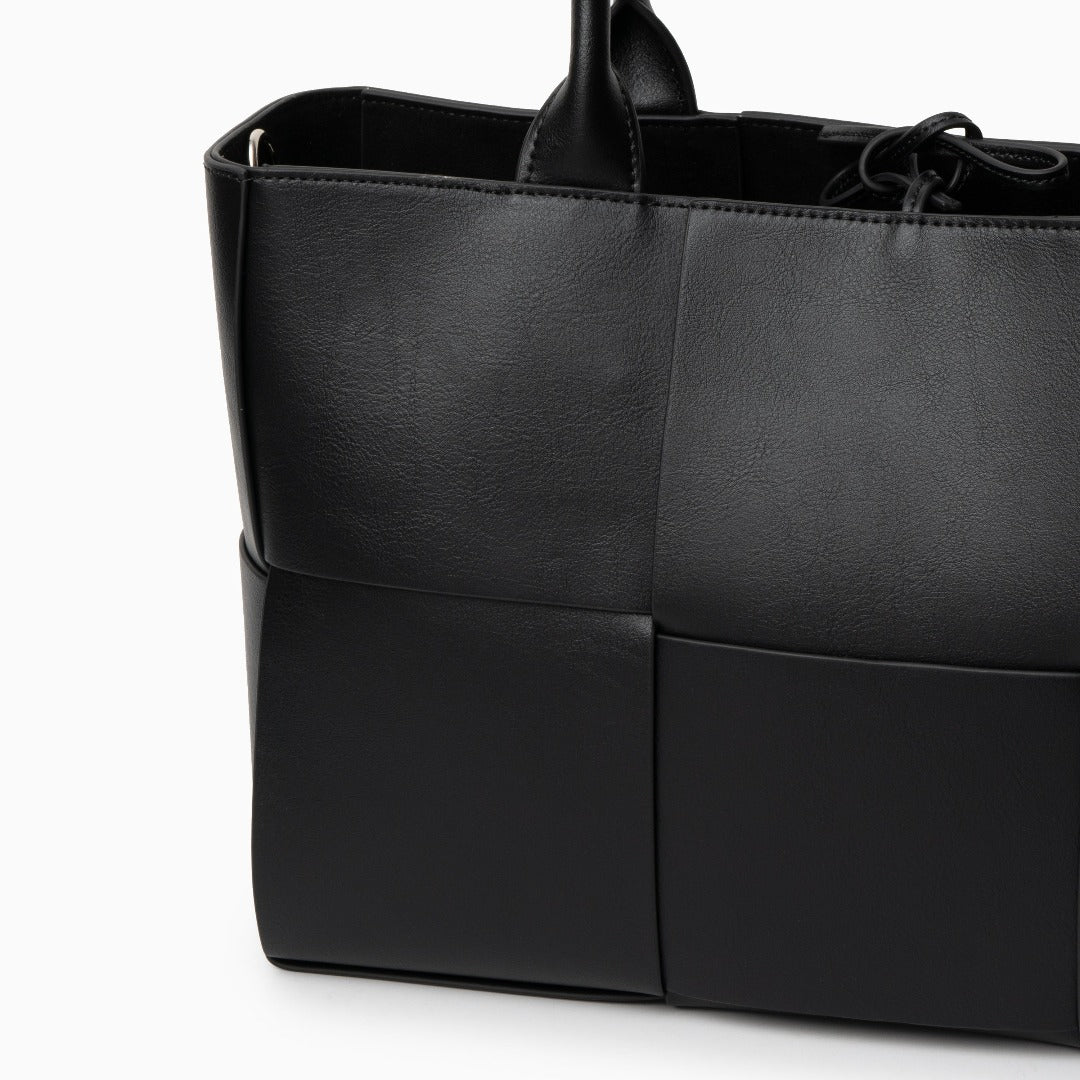 Karine — Medium Tote Bag, alternate view 15