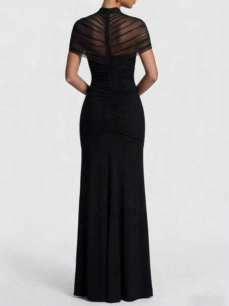 Rundhals-Kleid aus transparenter Gaze mit Cut-Outs