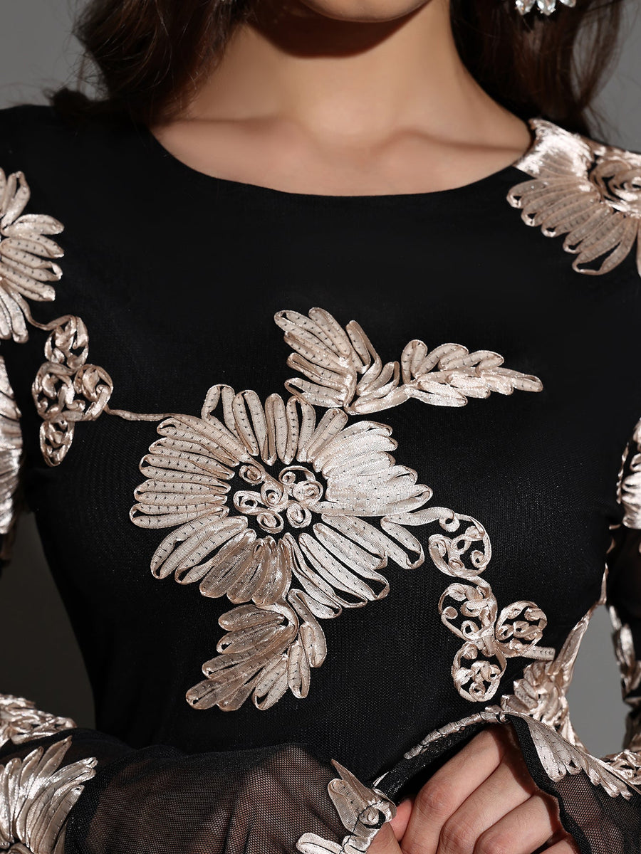 Mini Dress with Round Neck and Appliqué for an Elegant Style