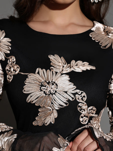 Mini Dress with Round Neck and Appliqué for an Elegant Style