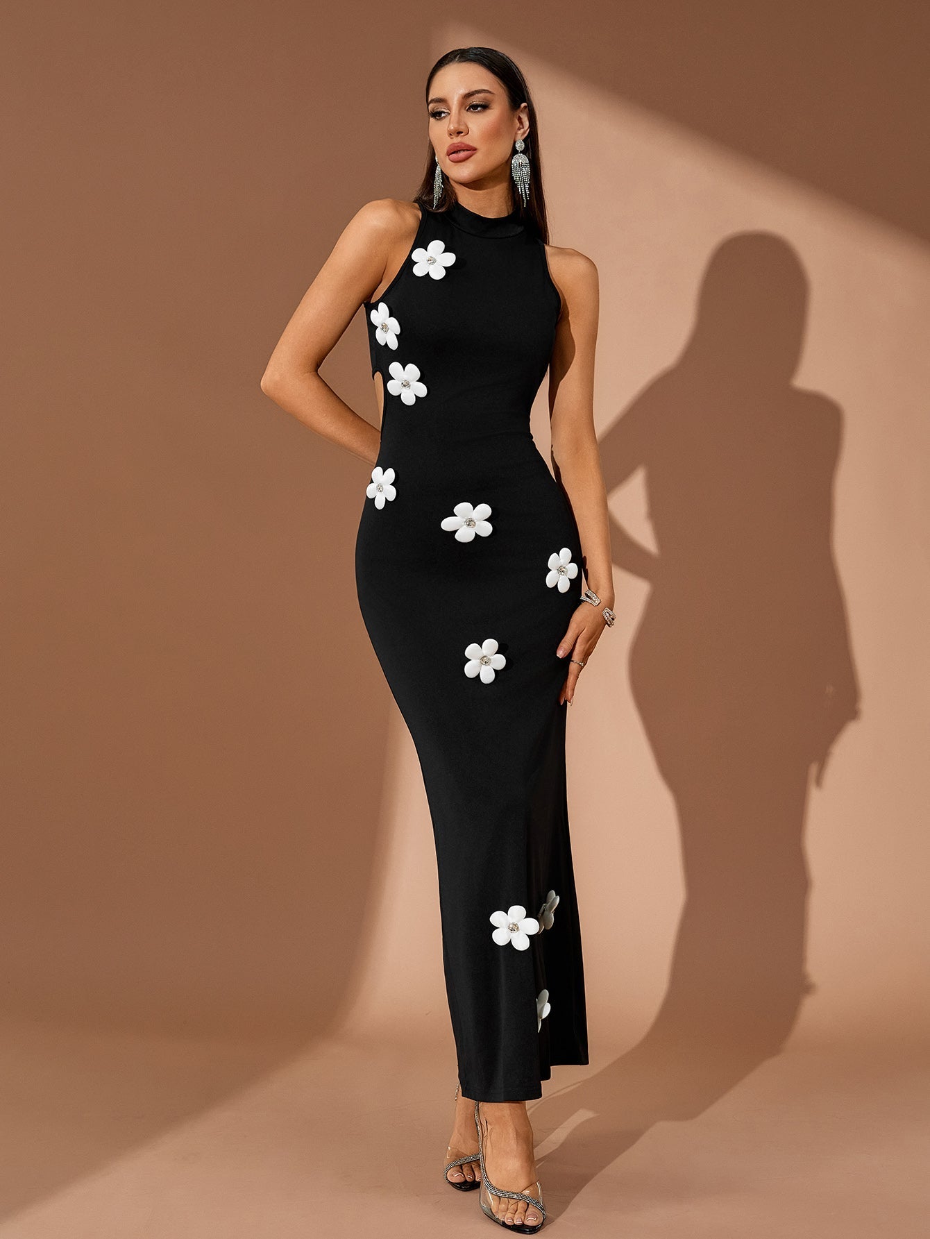 Camille Fontaine — White Flowers Details Bodycon Maxi Dress