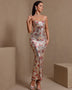 Rotes, mit Blumen verziertes Paillettenkleid