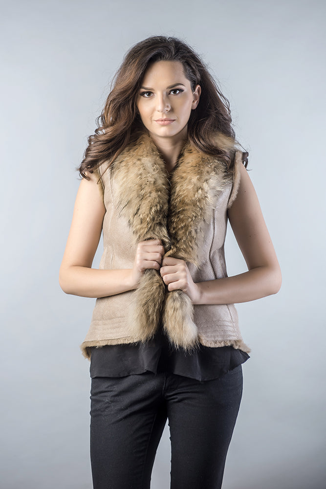 Magnolia Rivière — Beige Lamb Nappa Leather Vest with Raccoon Fur Detailing Beige Women's Coat or Jacket, alternate view 3
