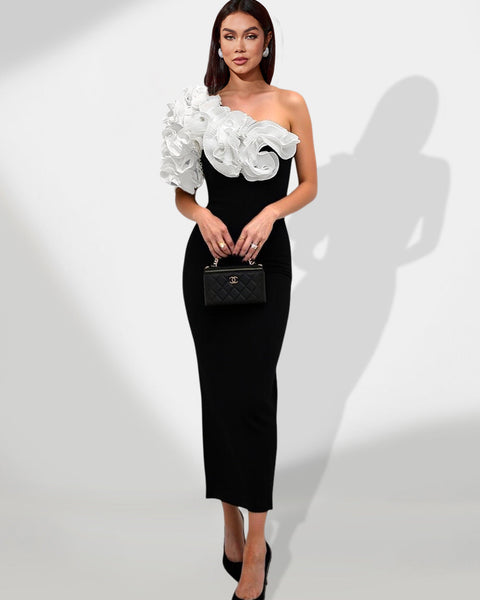 Fitted dress with ruffled sleeve in contrasting color