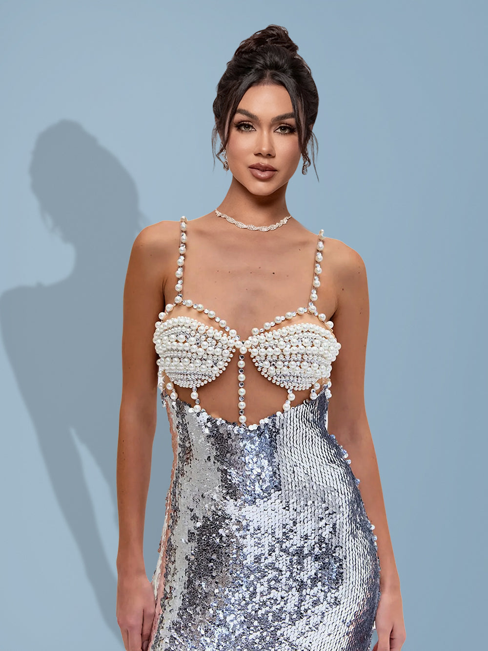 Fitted dress with shiny sequins and pearl band