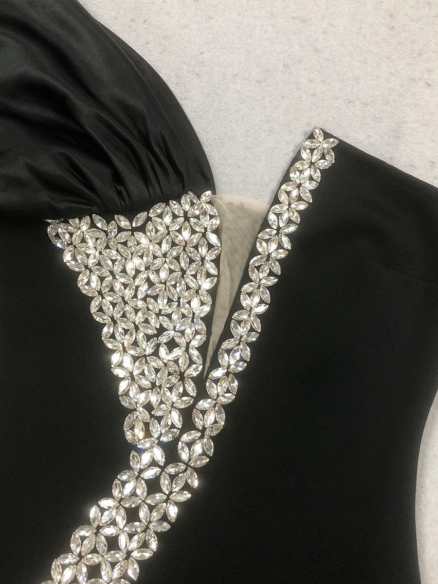 Asymmetrisches Verbandkleid mit seitlichem Kristallschlitz