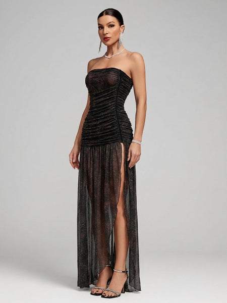 Trägerloses Mesh-Kleid mit hohem Schlitz und Strasssteinen