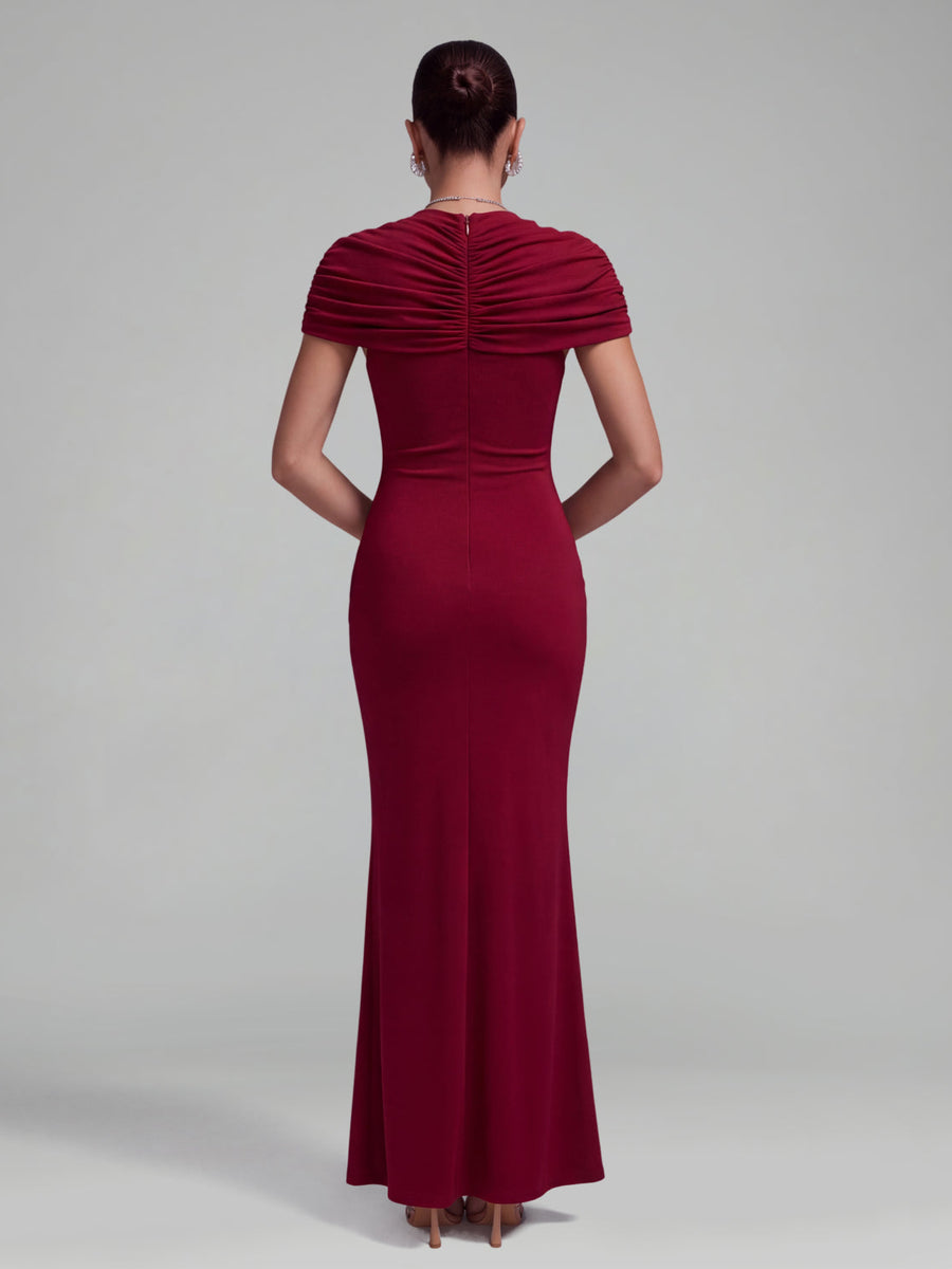 Hochgeschlossenes, gerafftes, eng anliegendes Maxikleid