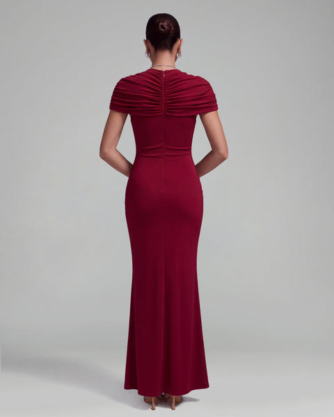 Hochgeschlossenes, gerafftes, eng anliegendes Maxikleid