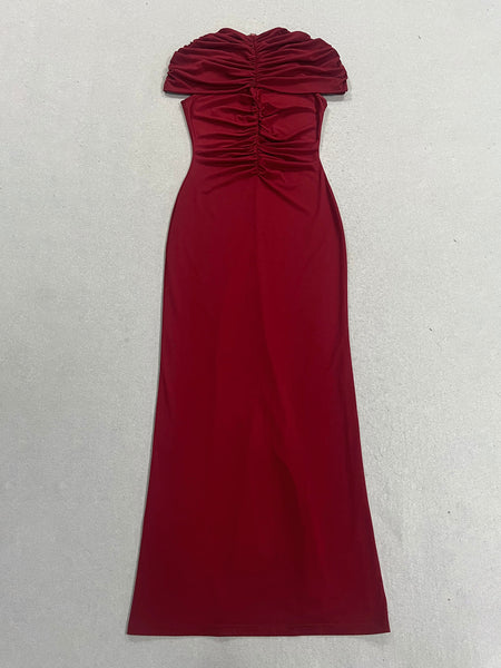 Hochgeschlossenes, gerafftes, eng anliegendes Maxikleid