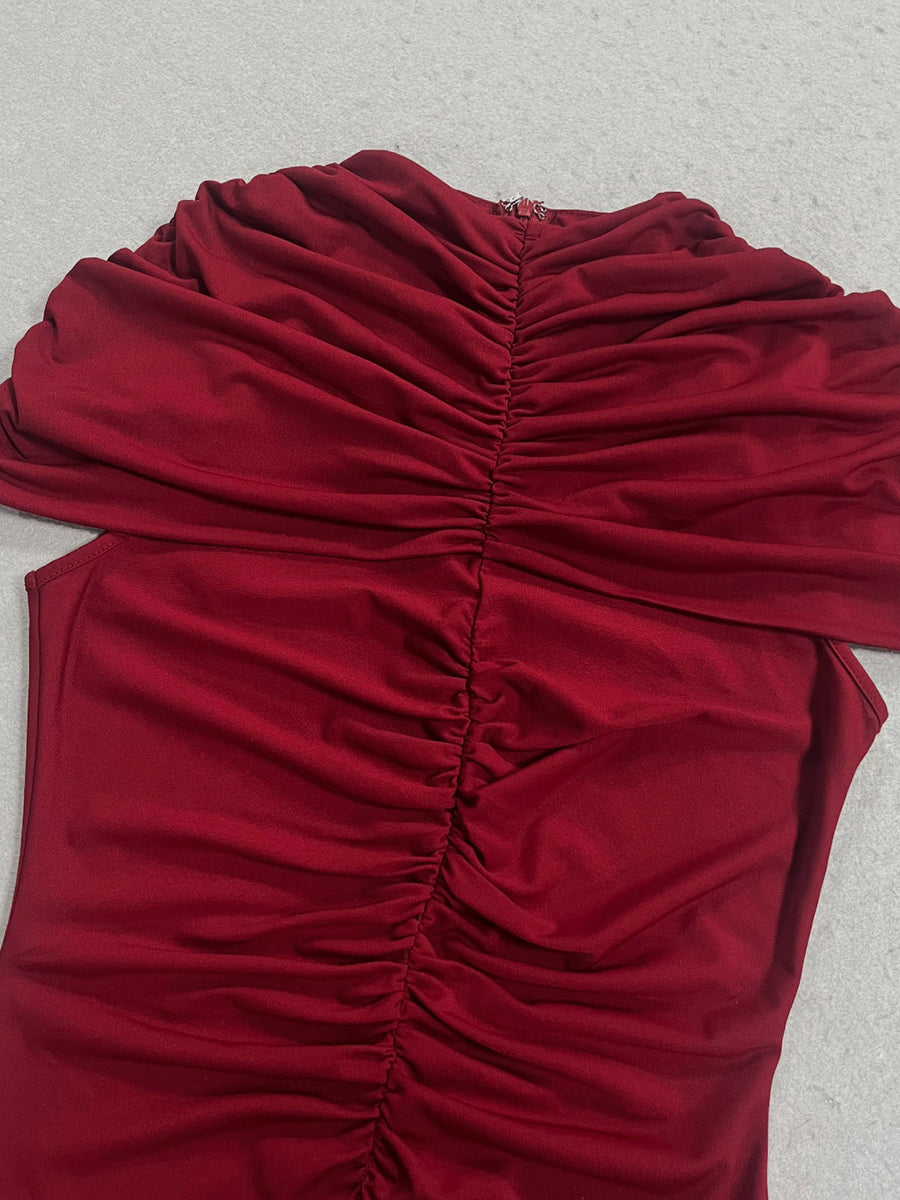 Hochgeschlossenes, gerafftes, eng anliegendes Maxikleid