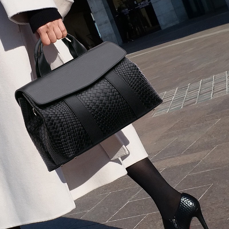 Brittany — Everyday Medium Tote Bag, alternate view 3