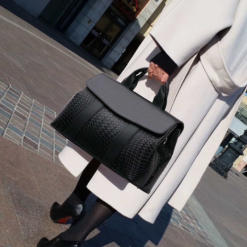 Brittany — Everyday Medium Tote Bag, alternate view 4