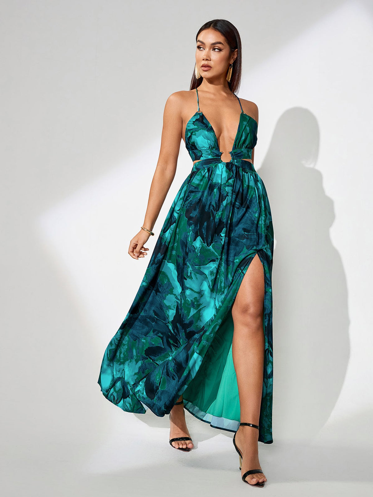 Hollis Duvall — Backless Summer Dress with Splash-Ink Print for Perfect Summer Vacation