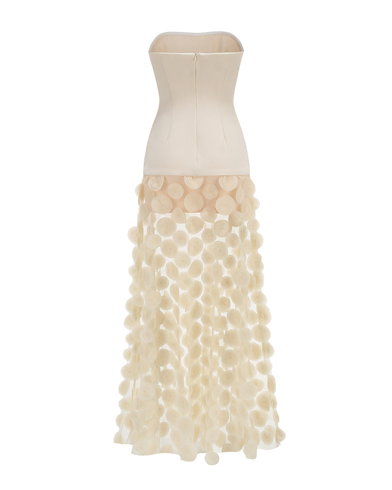 Maxikleid aus transparentem Stoff mit Tupfen und Einsätzen